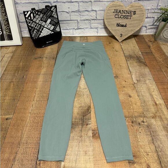 Lululemon Invigorate High-Rise Tight 25"
Misty Glade size 6 - Picture 3 of 14